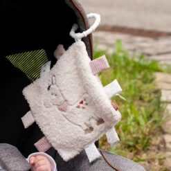 Fehn Knistertuch Lama Mit Ring 10 Fehn Knistertuch Lama Mit Ring -Stilvolles Kinderspielzeug fehn knistertuch lama mit ring 3