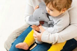 NATTOU Spieluhr Strick - Sitzender Elefant, Grau -Stilvolles Kinderspielzeug nattou spieluhr strick sitzender elefant grau 2