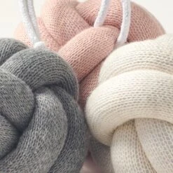 Baby Gym Knoten Rosa | Grau | Natur - 3er Set -Stilvolles Kinderspielzeug nordic coast company baby gym knoten rosa grau natur 3er set 2