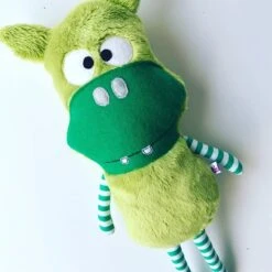 Kuscheltier "Drache Karl Klopfer" In Grün/Grün 10 Kuscheltier "Drache Karl Klopfer" In Grün/Grün -Stilvolles Kinderspielzeug trudchens welt kuscheltier drache karl klopfer in grun grun 3