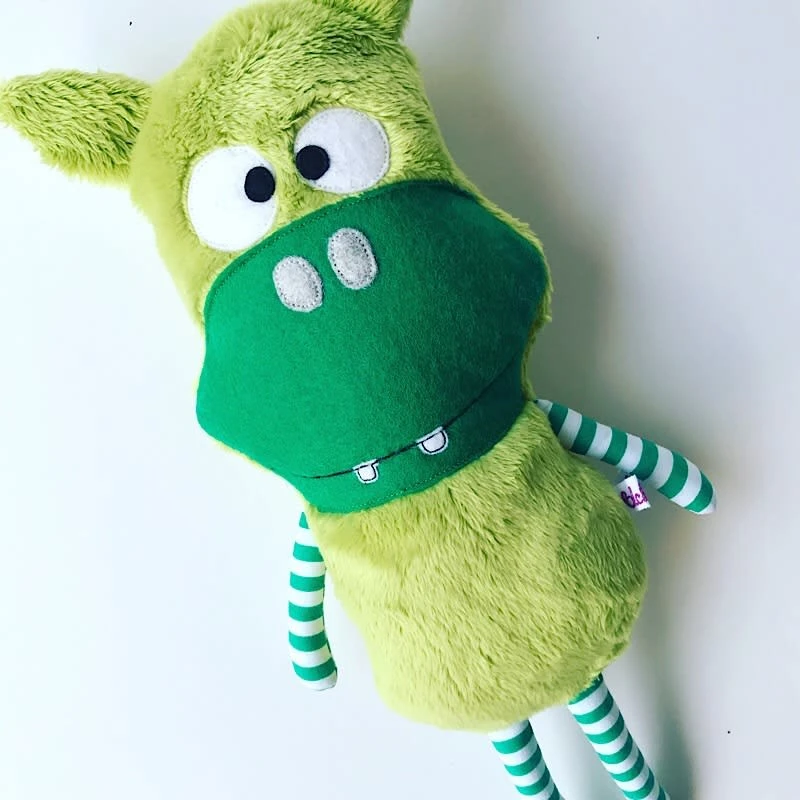 Kuscheltier "Drache Karl Klopfer" In Grün/Grün 4 Kuscheltier "Drache Karl Klopfer" In Grün/Grün – Bild 4